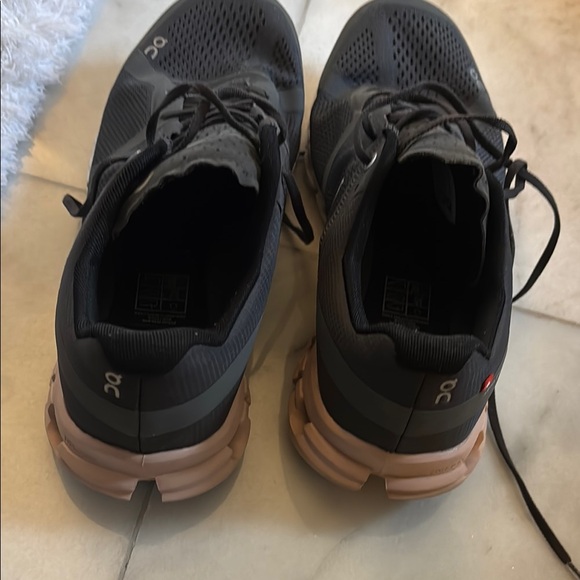 On women’s athletic shoes. Gray and Black Athletic Shoes size 9 - Picture 3 of 7